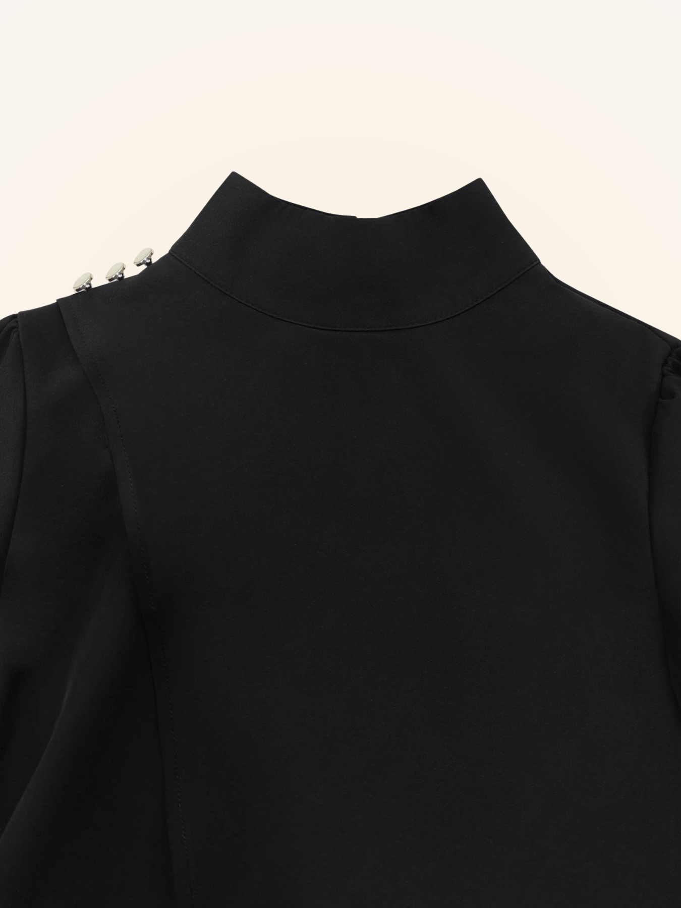 Asymmetrisches Set mit hohem Kragen