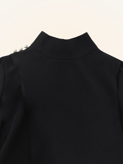 Asymmetrisches Set mit hohem Kragen